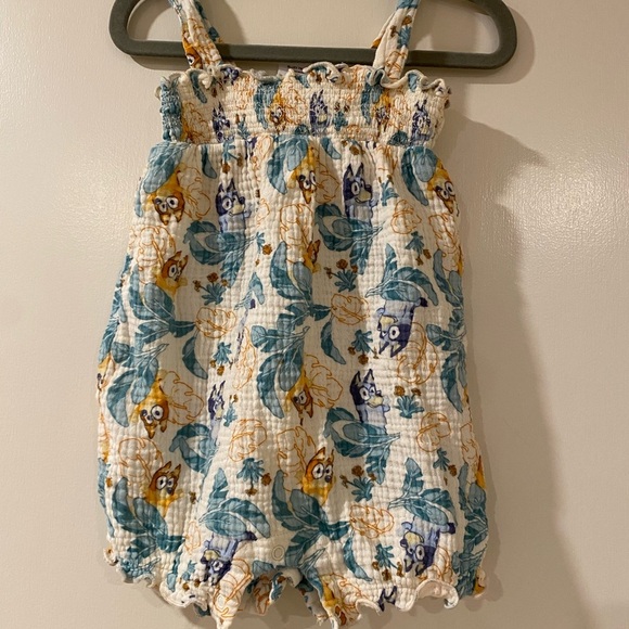 Bluey 2 Piece Baby Girl Romper Set with Hat 18 months - Picture 2 of 12